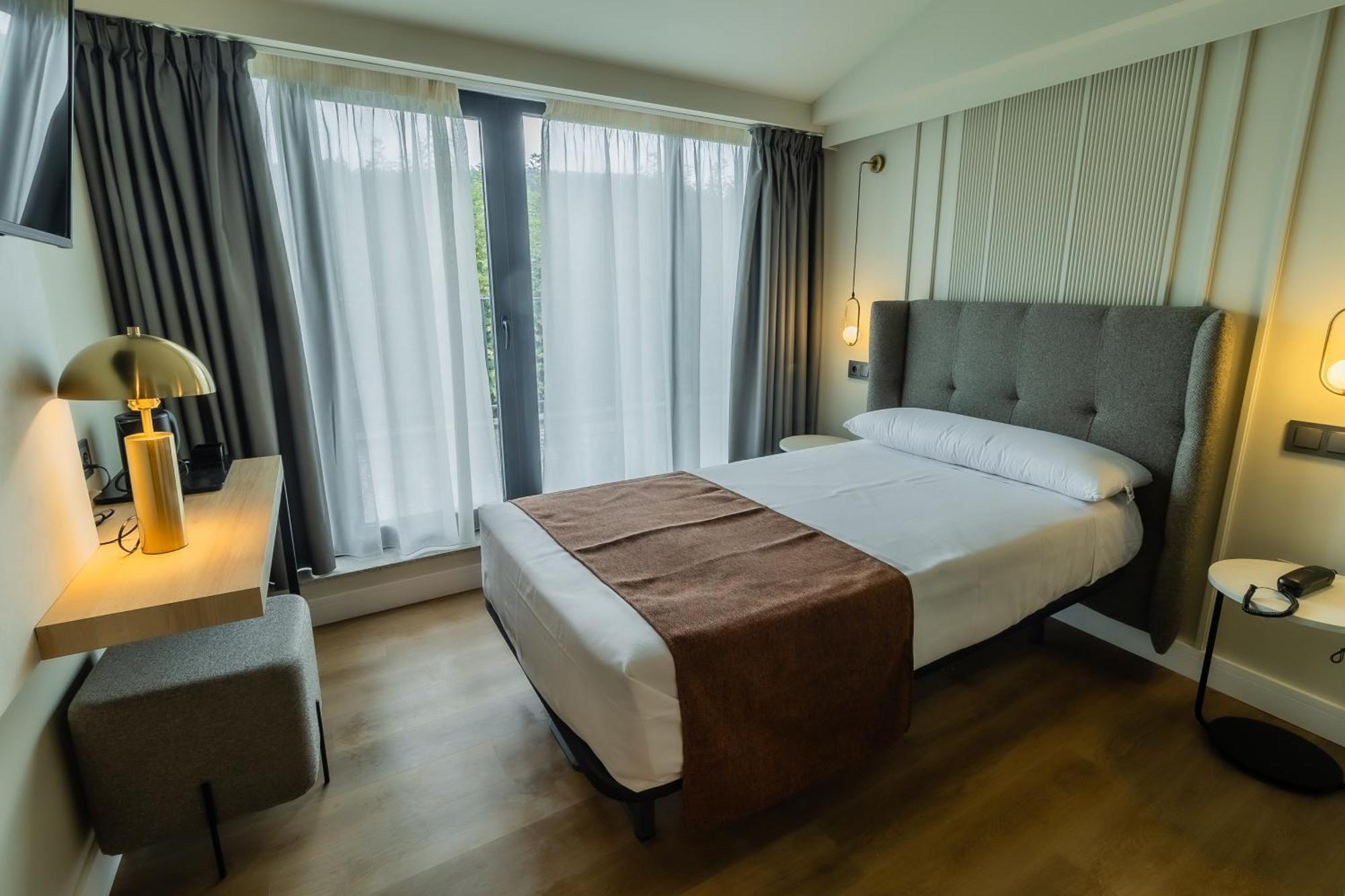 Hotel Corona De ปาดรอน ภายนอก รูปภาพ